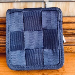 EXUC Harveys Seatbelt Half Zip Wallet in Navy.